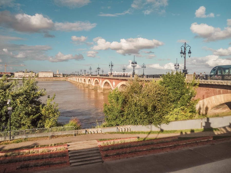 Die schönste Brücke in  Bordeaux