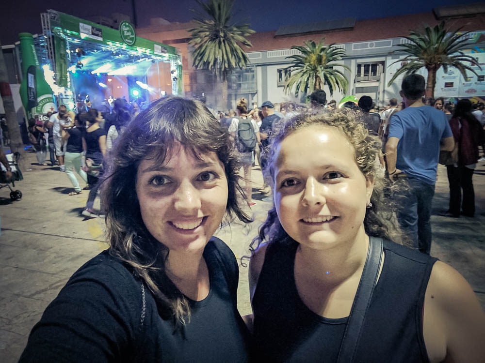 Ich und meine Schwester in Las Palmas auf einem Festival