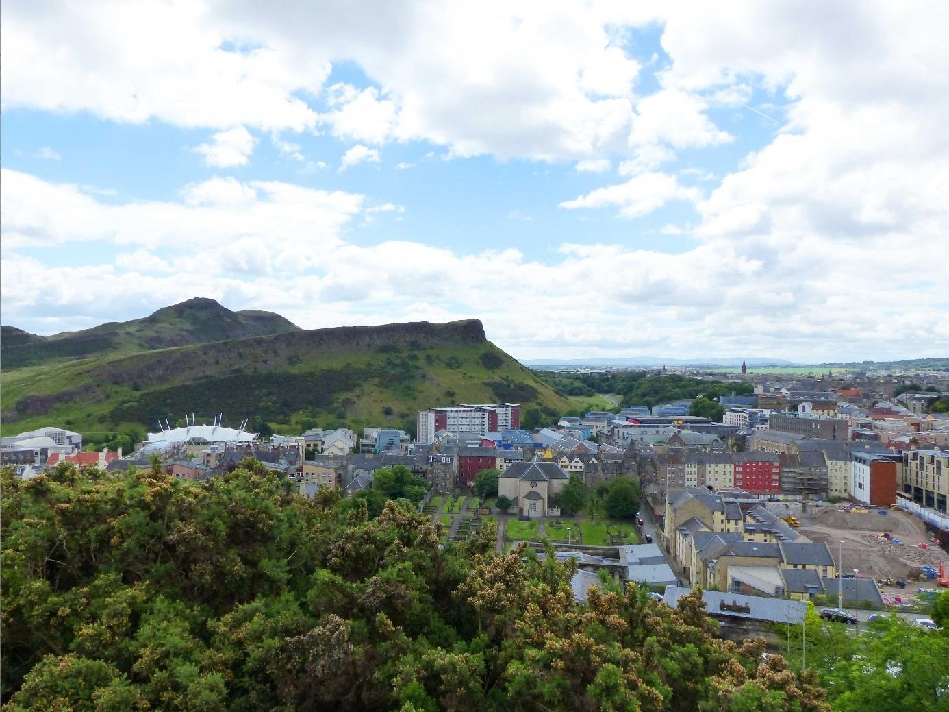 Bild von Edinburgh von oben am Calton Hill